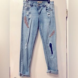 Democracy Embroidered Blue Girlfriend Jeans Sz 6